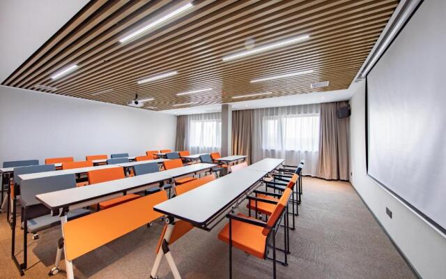 Atour Hotel Wuyue Plaza Anqing