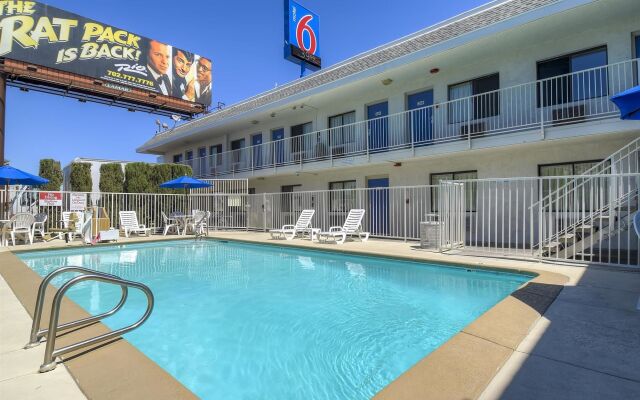 Motel 6 Las Vegas, NV – I-15 Stadium