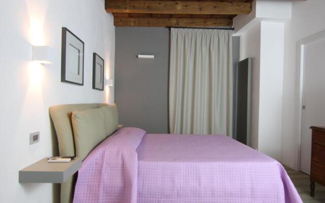 Residenza San Vitale 27 Suite Home