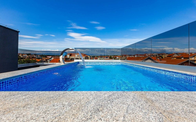 Exquisite Prestige Luxury Apartments With Shared Pool