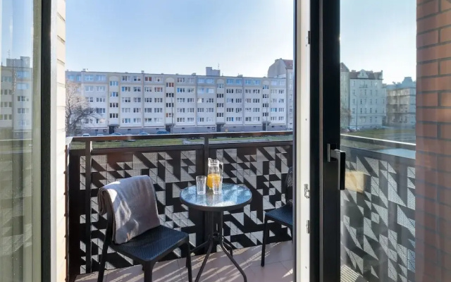 Studio & Balcony City Centre by Renters