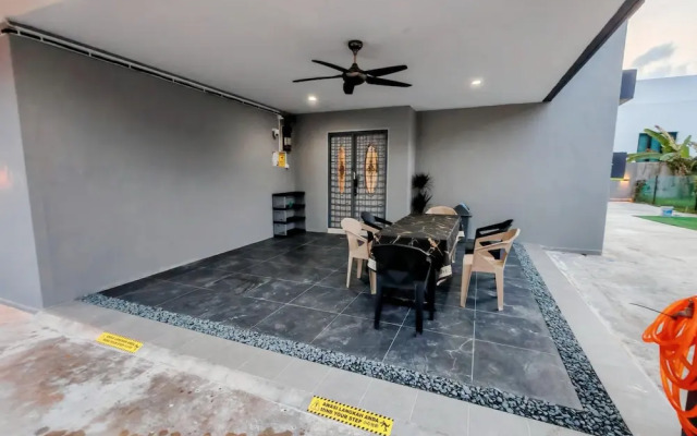 Comfy Tok Sira Home Kuantan 5 BR
