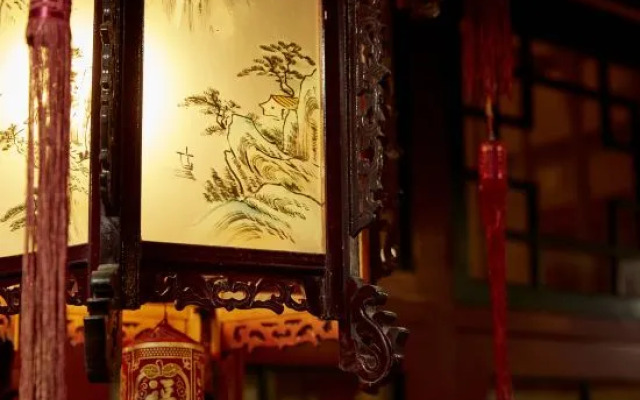 Rong Courtyard Hotel