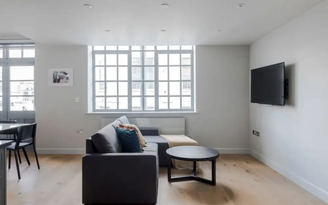 London s Calling - Farringdon - by Frankie Says