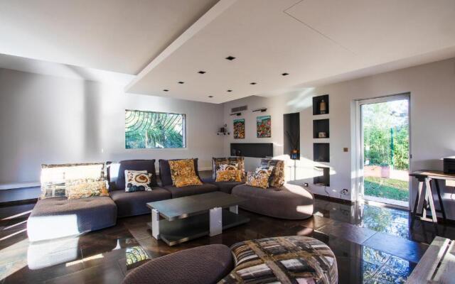 Serene Luxurious Hillside Villa Near Cannes