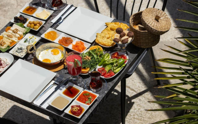 Pitoresk Otel