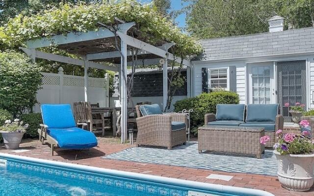 Harbor Knoll Bed & Breakfast