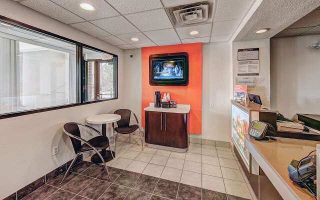 Motel 6 Niantic, CT - New London