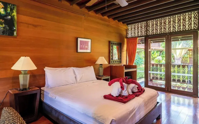Tropical Beachside 4 bedroom Villa KBR23