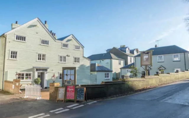 The White Cliffs Hotel