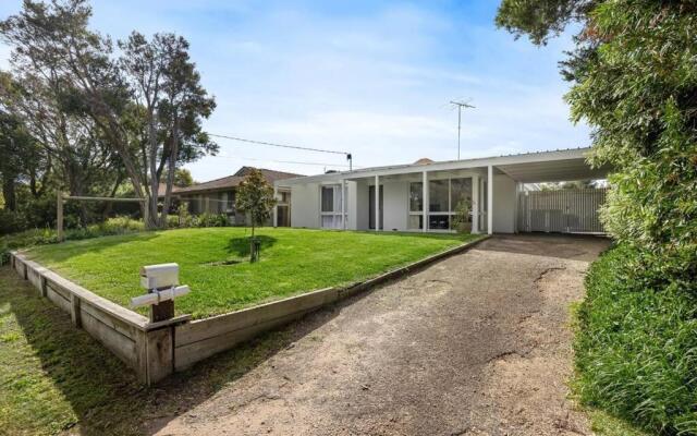 Iluka - coastal family living, only 700m to beach