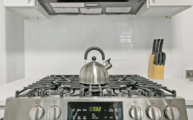 Comfort 2BR - Erie 1R