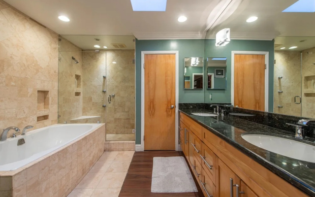 Venice Studio With Outdoor Cabana Studio Bedroom Apts by RedAwning
