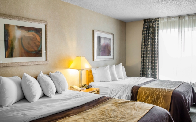 Quality Inn at Collins Road - Cedar Rapids