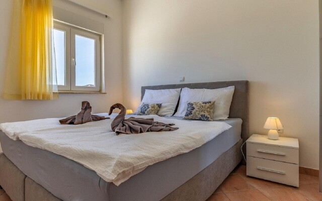 Pretty Apartment in Banjole near Sea Beach & Town Center