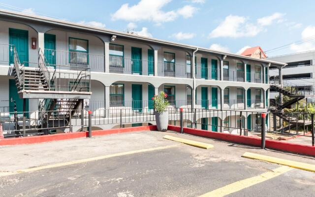 Motel 9 University-Downtown