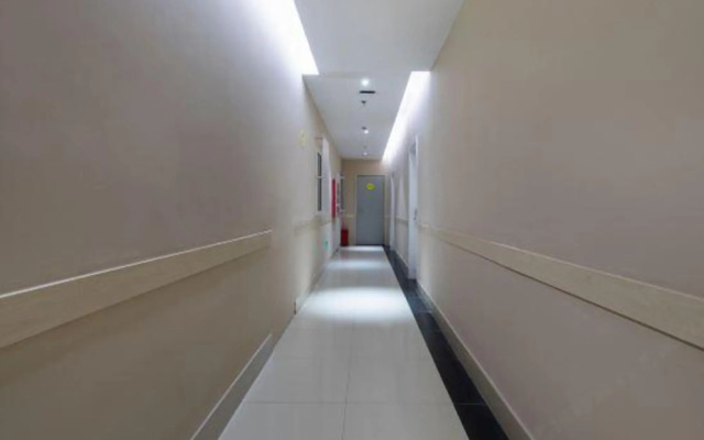 100 Inn (Shangha Jingansi  Changshou Road subway station store)