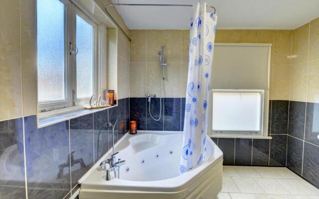 Beautiful Victorian 2 Bedroom Flat
