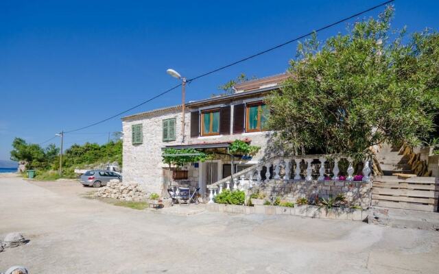 House Nikola