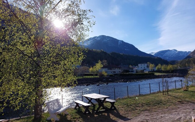 Eidfjord Riverside Apartments & Glamping