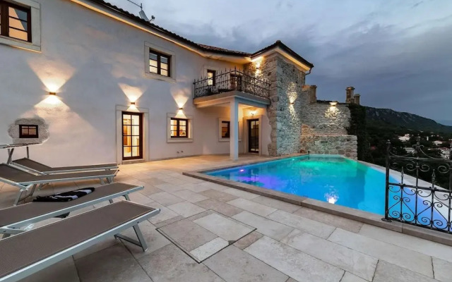 Amazing Villa With Pool, Wellness and Stunning View