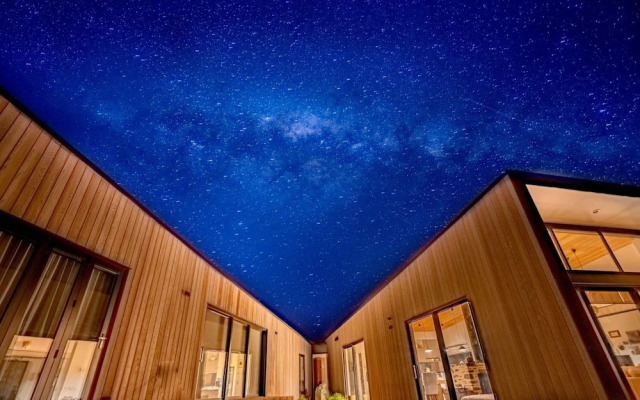 Lake Pukaki - Lake House