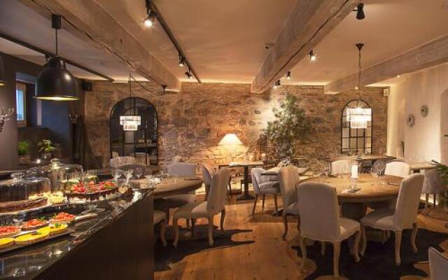 Frost Boutique Hotel