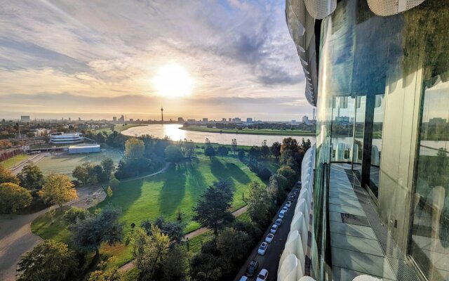 The Zipper Hotel & Apartments