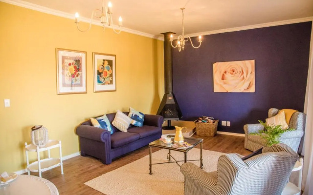 Giant's View Village