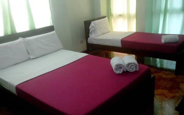 Rooms R Us - Voyagers Palace