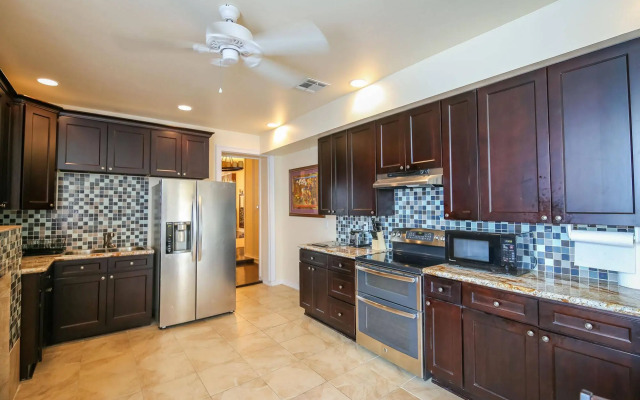 Downtown Spacious Suites by Hosteeva