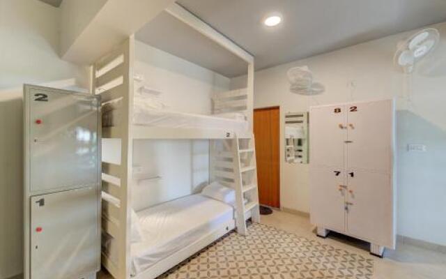 Woke Hostel - Morjim