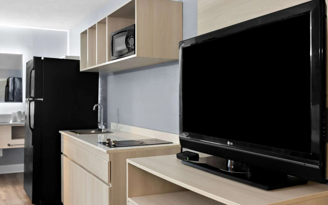 Suburban Studios Brunswick I-95