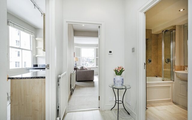 Cadogan Street Apartment