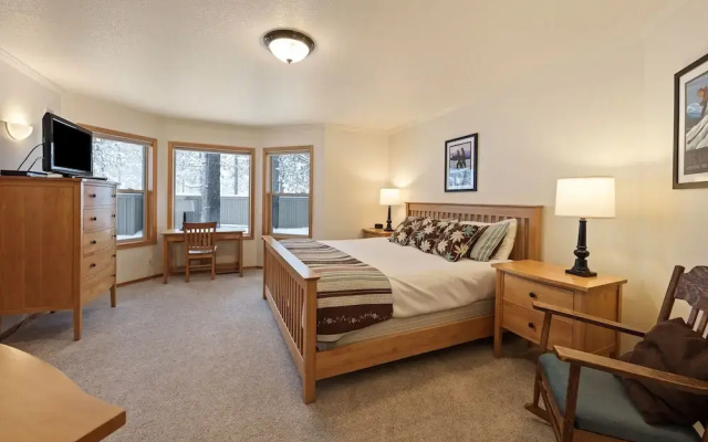 9 Hoodoo Home with XBOX 360 and Private Hot Tub by RedAwning