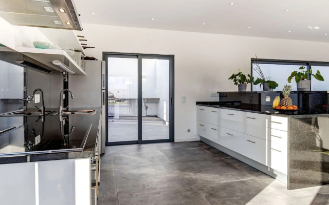 Casa Blanca Magnificent 4 Bedroom Villa With MOD