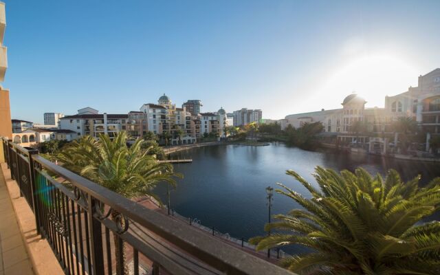 Island Club Hotel & Apartments