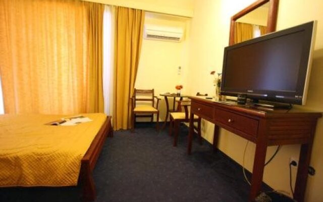 Xenia Hotel Drama