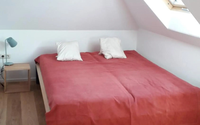 Zentrumsnahe Dachwohnung in grüner Oase