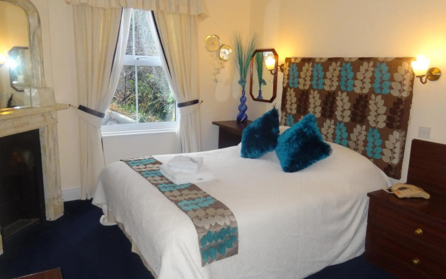 The Edward Hotel
