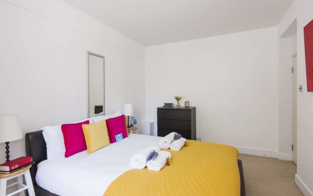 The Wonderful Chelsea Manor Street Apartment - CHK