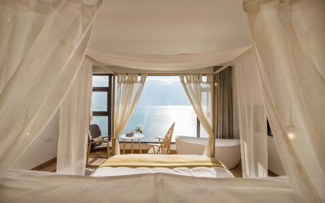 Verdant Whisper Stone Hill Seaview Inn – Guest Rooms – Dali