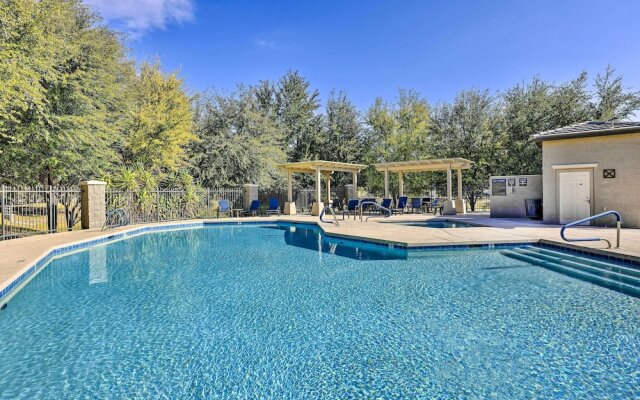 Bright Goodyear Home: Community Pool, Hot Tub