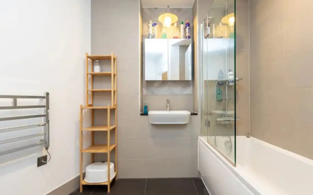 Modern Family Friendly 2 Bedroom Flat in Hackney Wick