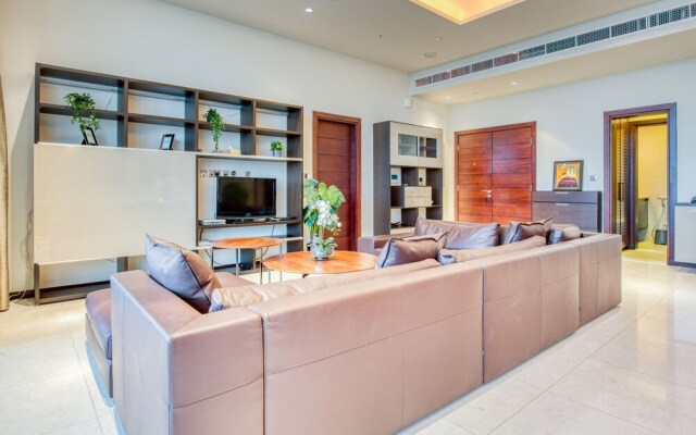 Maison Privee Tiara Diamond