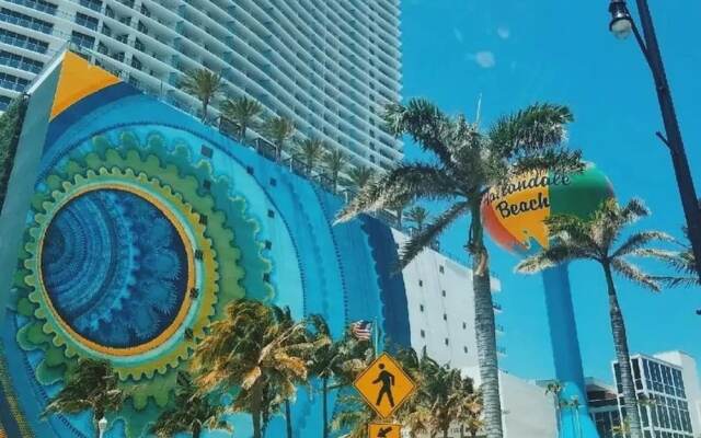 Amazing 1br apartment with pool, Hallandale Beach!