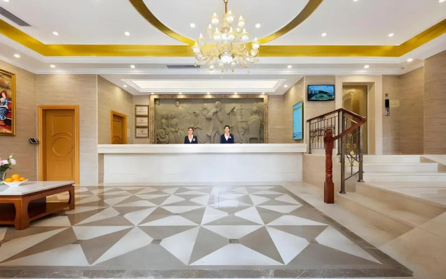 Vienna Hotel (Huidong and Run Pedestrian Street)