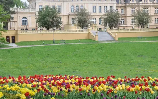 Zespół Pałacowo-Parkowy w Ostromecku