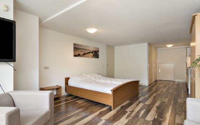 Spacious Luxury Apartment With Beautiful Views of the Marina