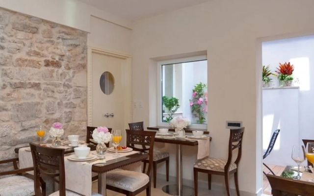 Antique Split Luxury Rooms